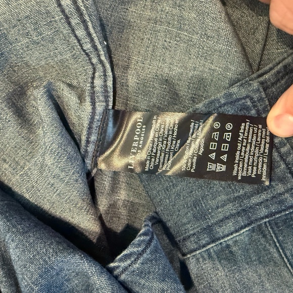 NWT Liverpool Los Angeles Vintage Chambray Button Up - Small - Picture 9 of 9